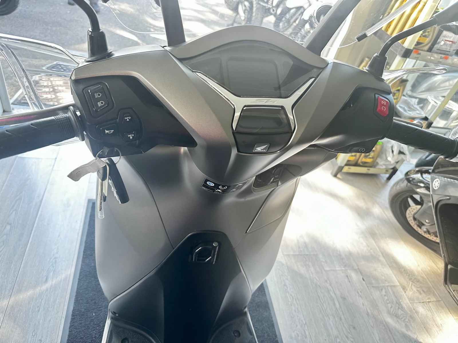 Honda Sh 350i 5792км. ABS/TC/LED - изображение 2