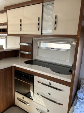 Каравана Hobby 560 CFe Excellent, снимка 2
