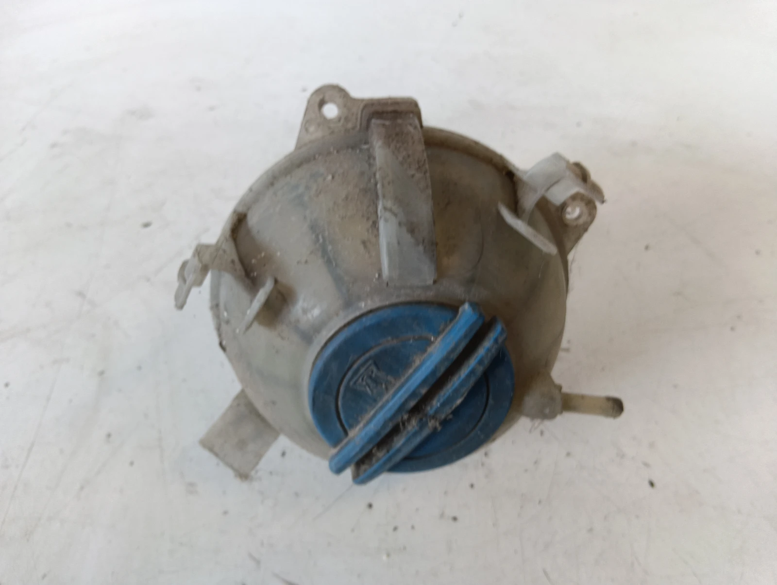 казанче антифриз 1K0121407A 1.6 VW Golf