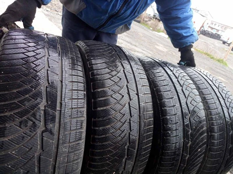 Гуми Зимни 245/50R18, снимка 4 - Гуми и джанти - 31257738