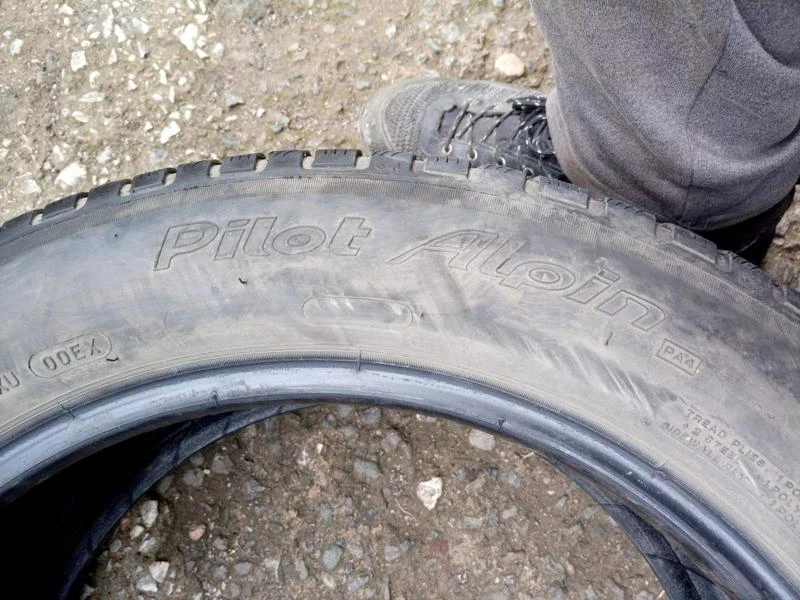 Гуми Зимни 245/50R18, снимка 10 - Гуми и джанти - 31257738