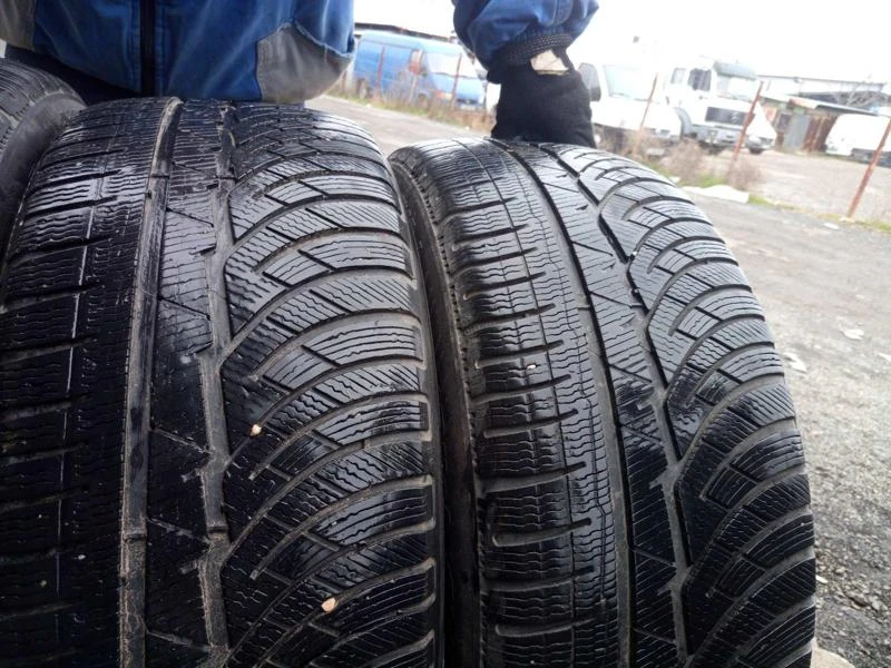 Гуми Зимни 245/50R18, снимка 5 - Гуми и джанти - 31257738