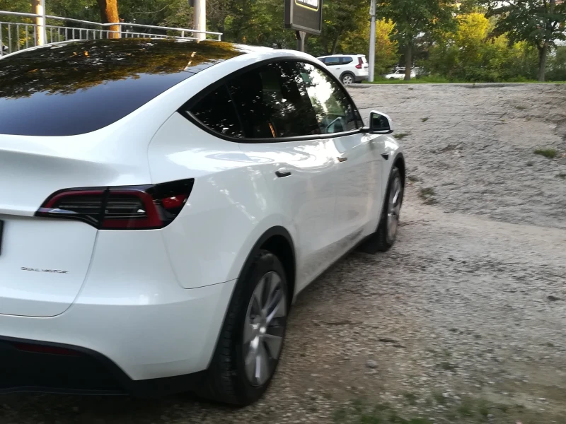 Tesla Model Y Long range AWD, снимка 4 - Автомобили и джипове - 47344302