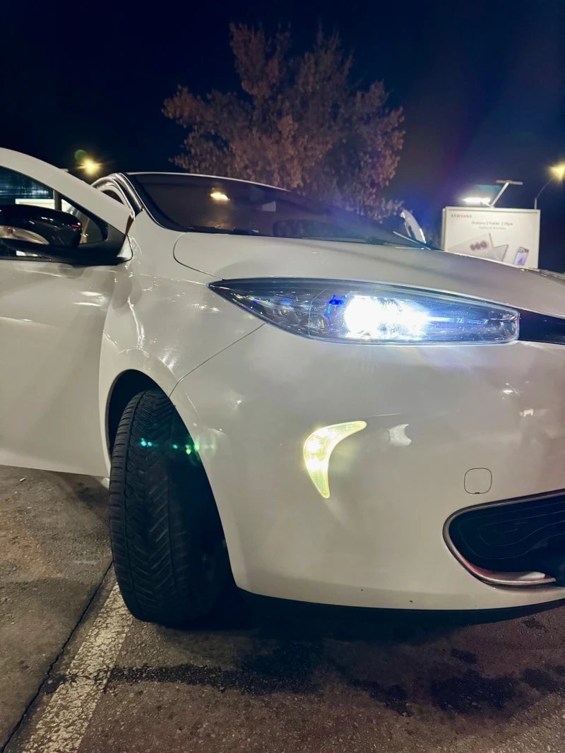 Renault Zoe, снимка 9 - Автомобили и джипове - 48846223