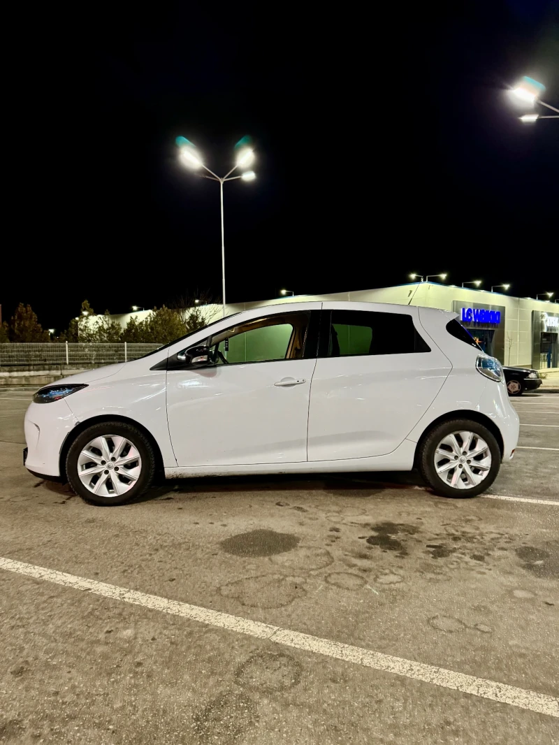 Renault Zoe, снимка 4 - Автомобили и джипове - 48846223