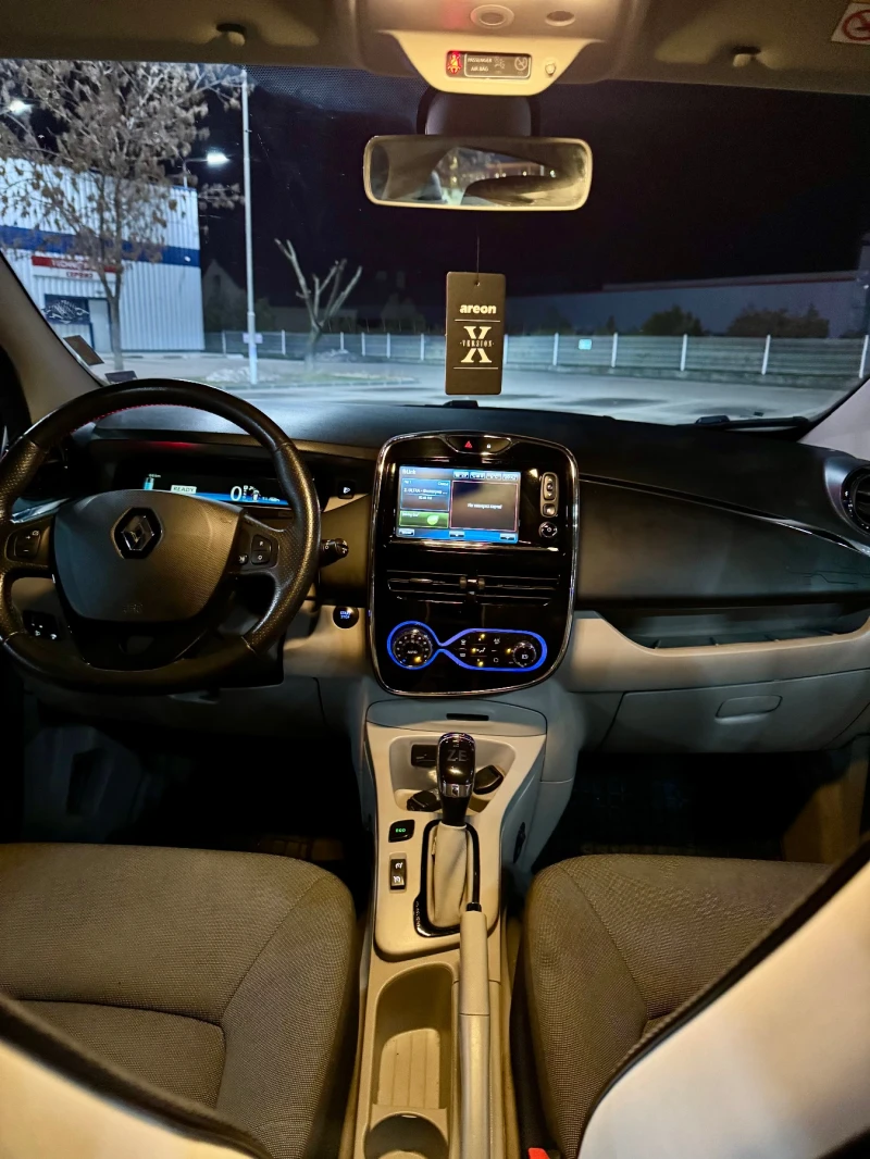 Renault Zoe, снимка 10 - Автомобили и джипове - 48846223