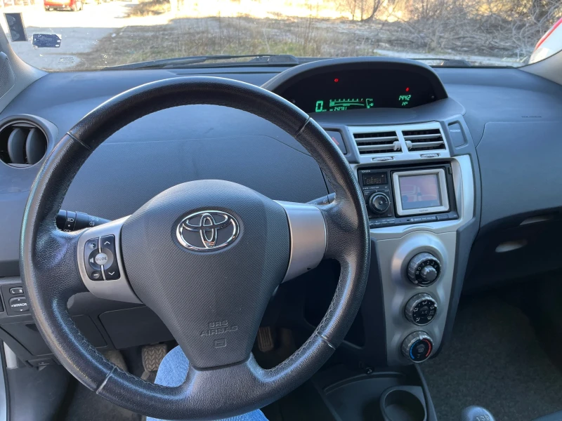 Toyota Yaris 1.3 87 кс., снимка 10 - Автомобили и джипове - 49426301