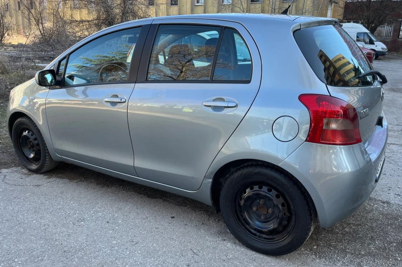 Toyota Yaris 1.3 87 кс., снимка 4 - Автомобили и джипове - 49426301