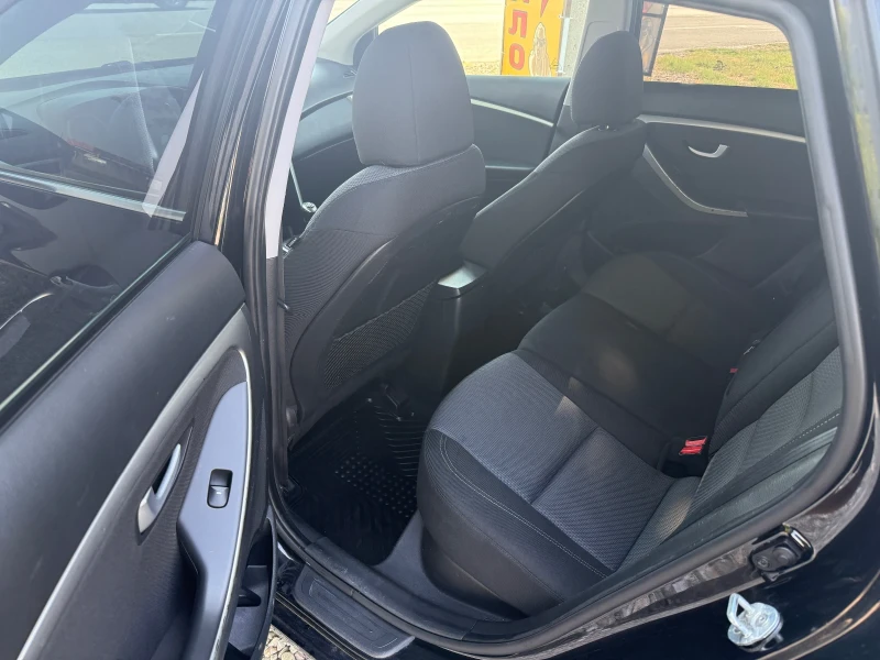 Hyundai I30 1.6 CRDI, снимка 8 - Автомобили и джипове - 51336752