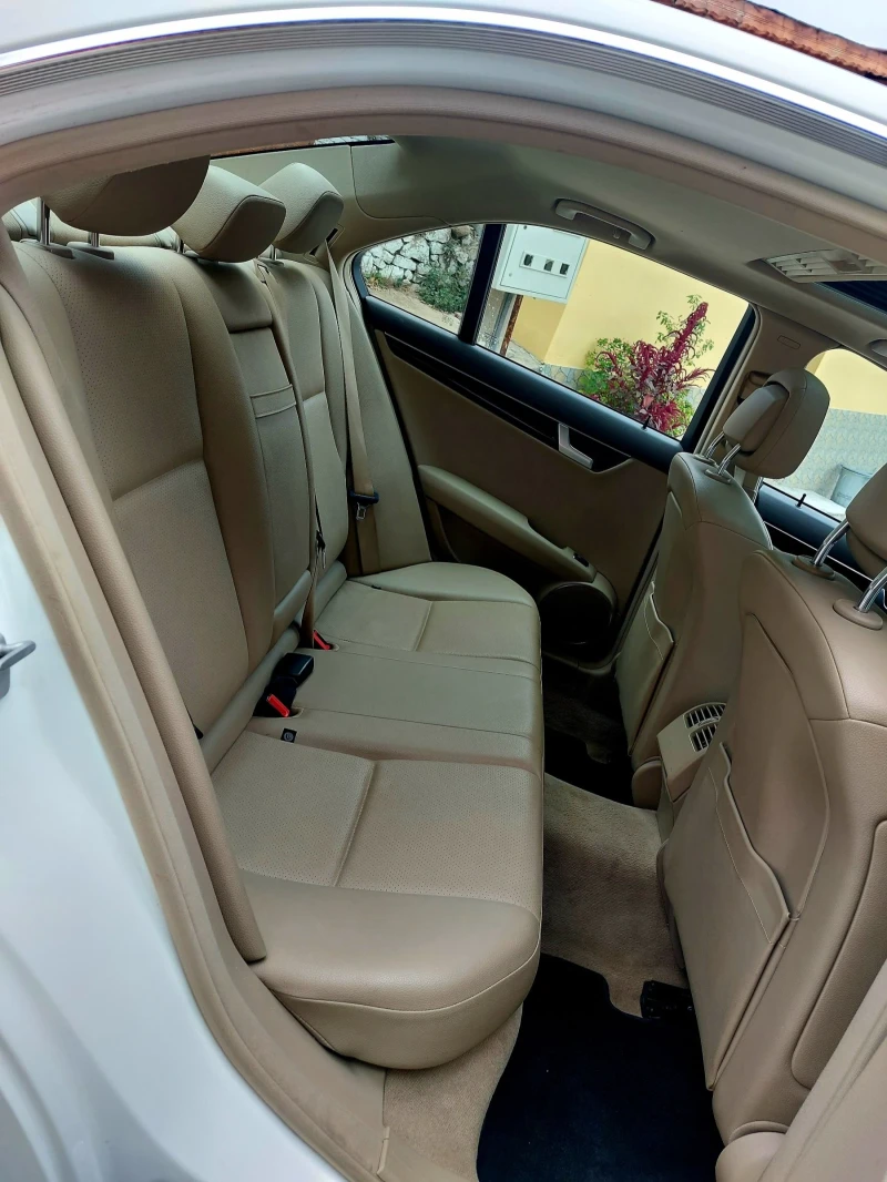 Mercedes-Benz C 300 4-MATIC 118 000 km, снимка 15 - Автомобили и джипове - 53538349