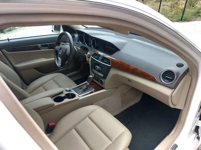 Mercedes-Benz C 300 4-MATIC 118 000 km, снимка 14 - Автомобили и джипове - 53538349