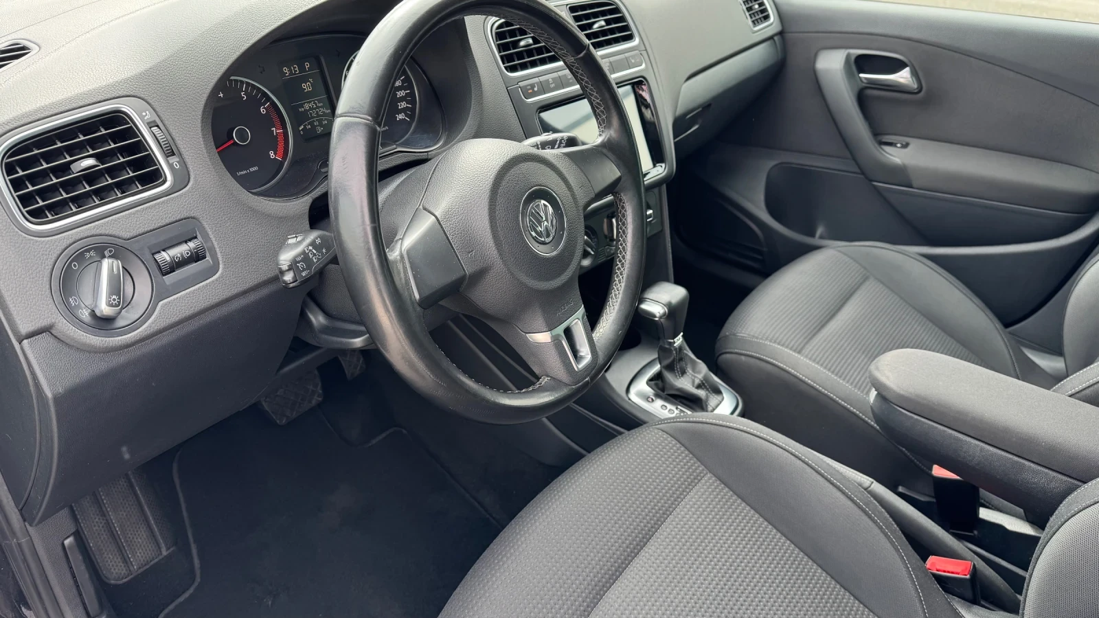 VW Polo 1.4i Automat , снимка 8 - Автомобили и джипове - 54042496