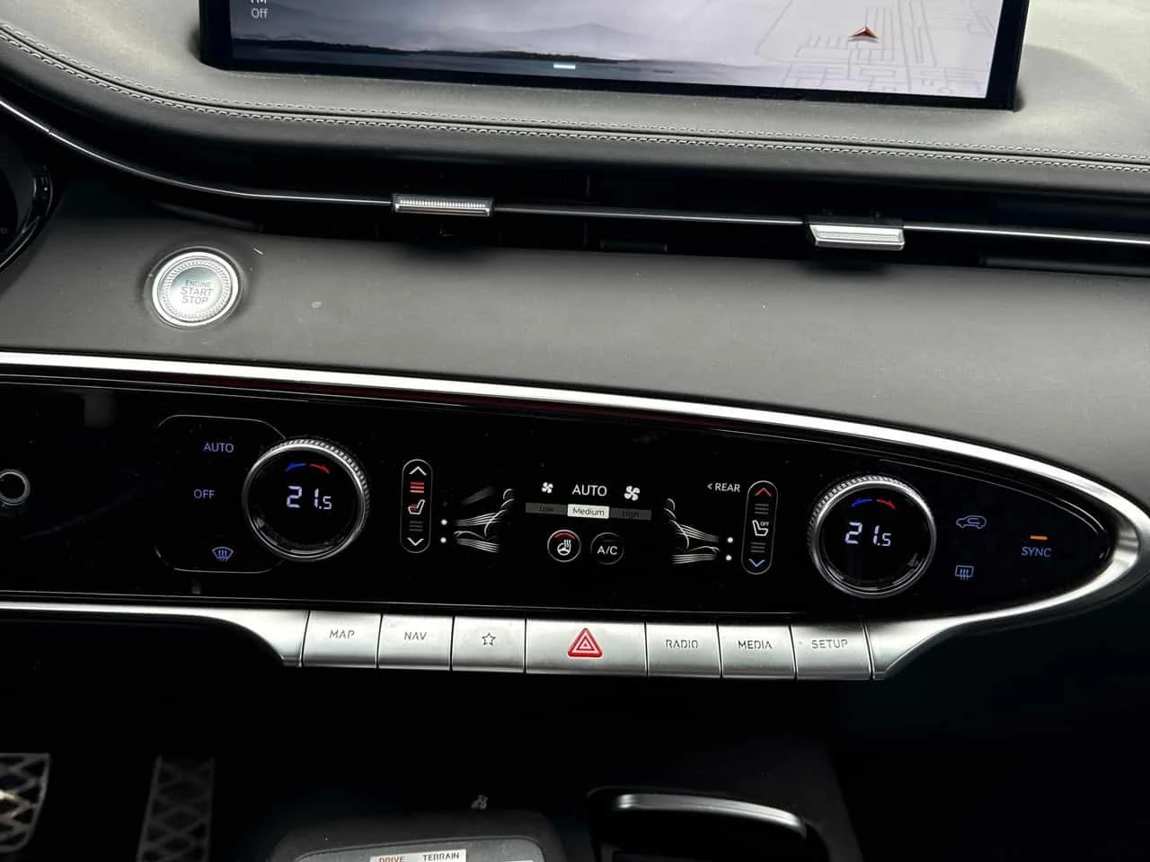 Genesis GV70 * 3.5T Sport Plus * DISTRONIC* ОБДУХВАНЕ* ПАНОРАМА, снимка 13 - Автомобили и джипове - 54210341