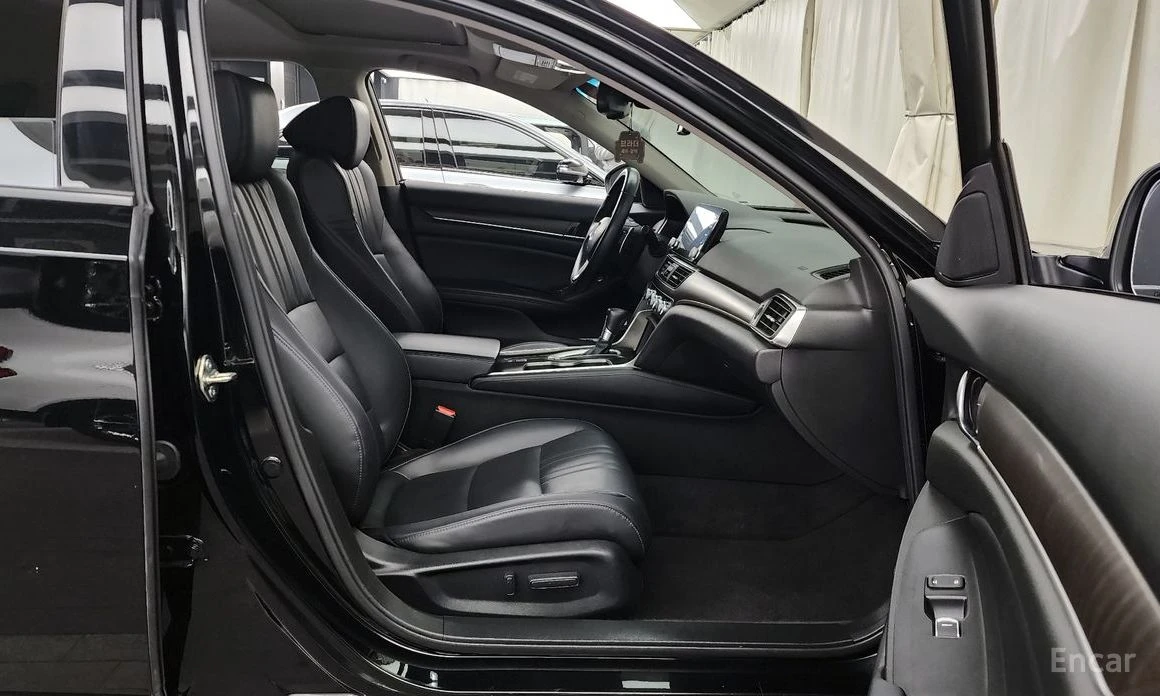 Honda Accord * 1.5T* ШИБИДАХ* КАМЕРИ* ПОДГРЕВ* KEYLESS* , снимка 9 - Автомобили и джипове - 54260516