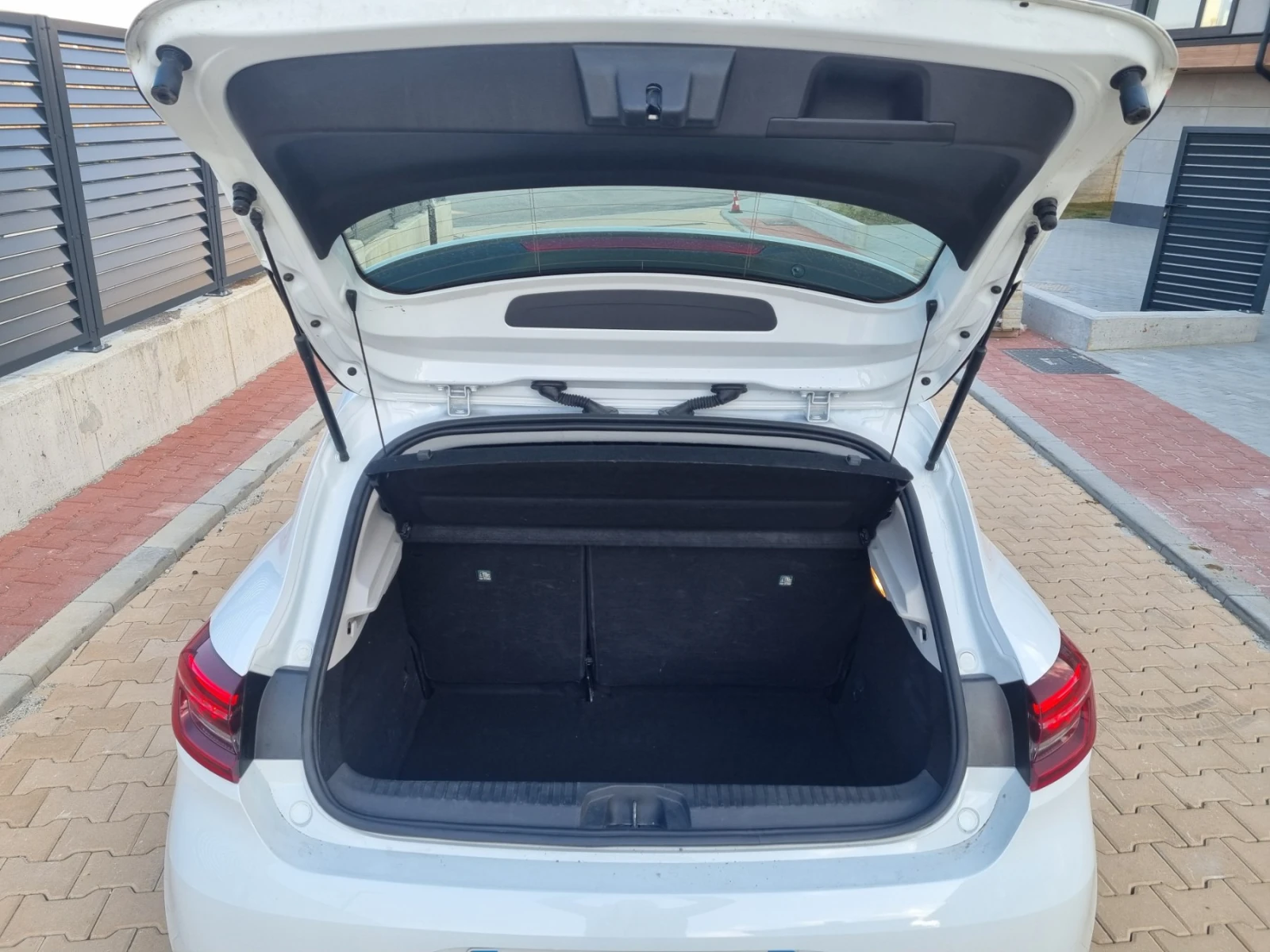 Renault Clio 1.5DCI Navi, снимка 9 - Автомобили и джипове - 54323847