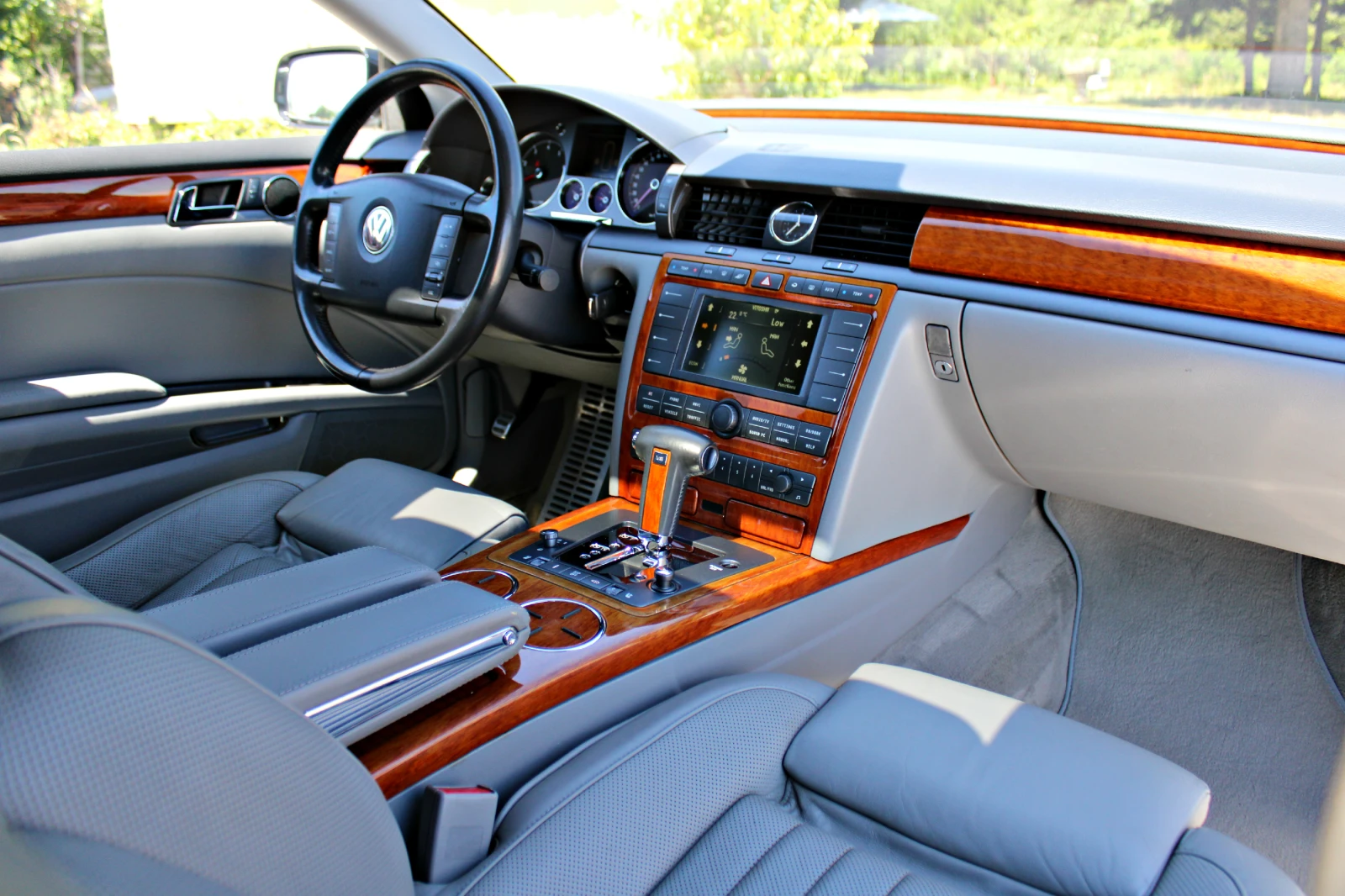 VW Phaeton 4.2 V8 Long EXCLUSIVE Швейцария , снимка 12 - Автомобили и джипове - 54972042