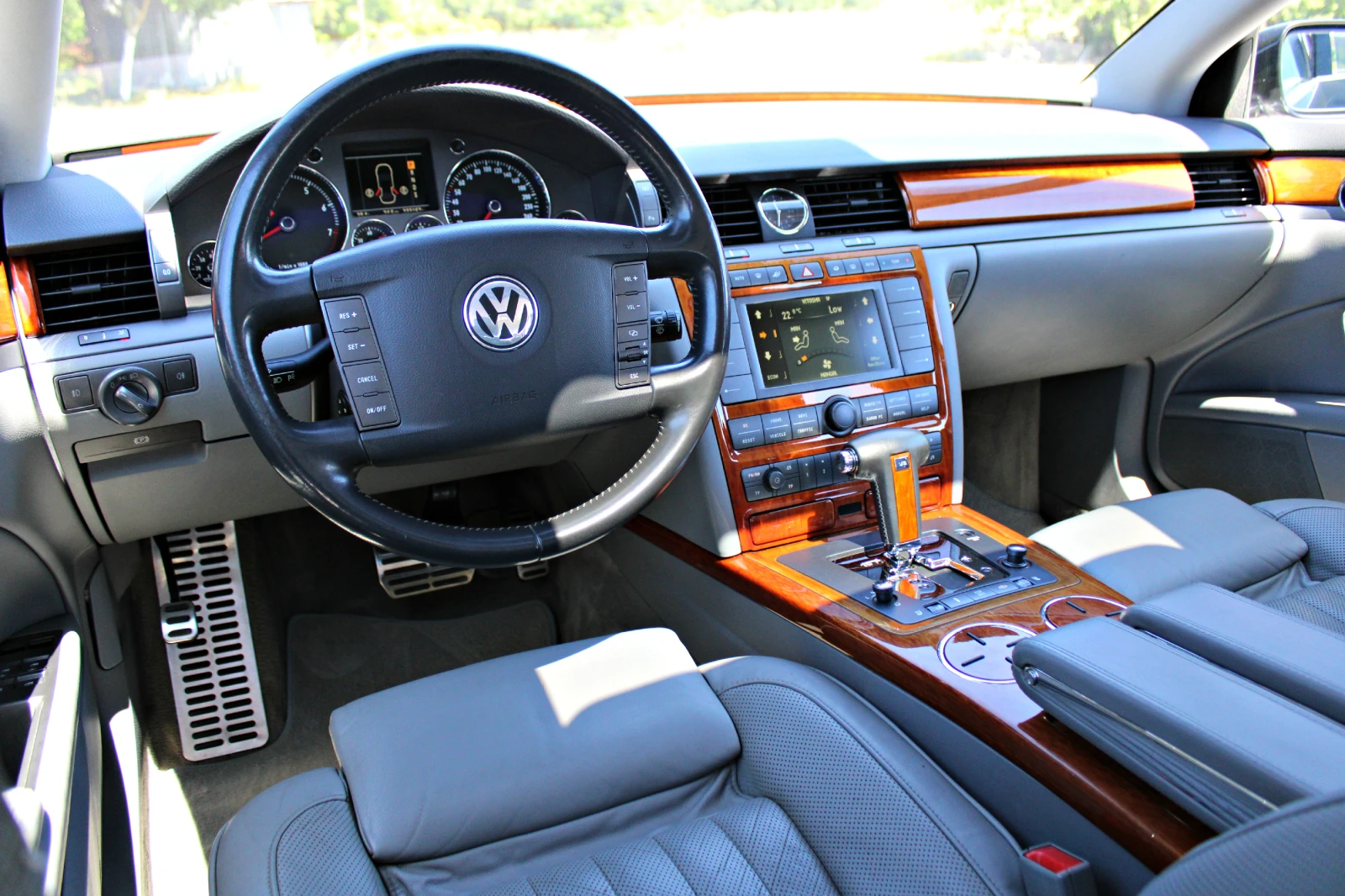 VW Phaeton 4.2 V8 Long EXCLUSIVE Швейцария , снимка 10 - Автомобили и джипове - 54972042