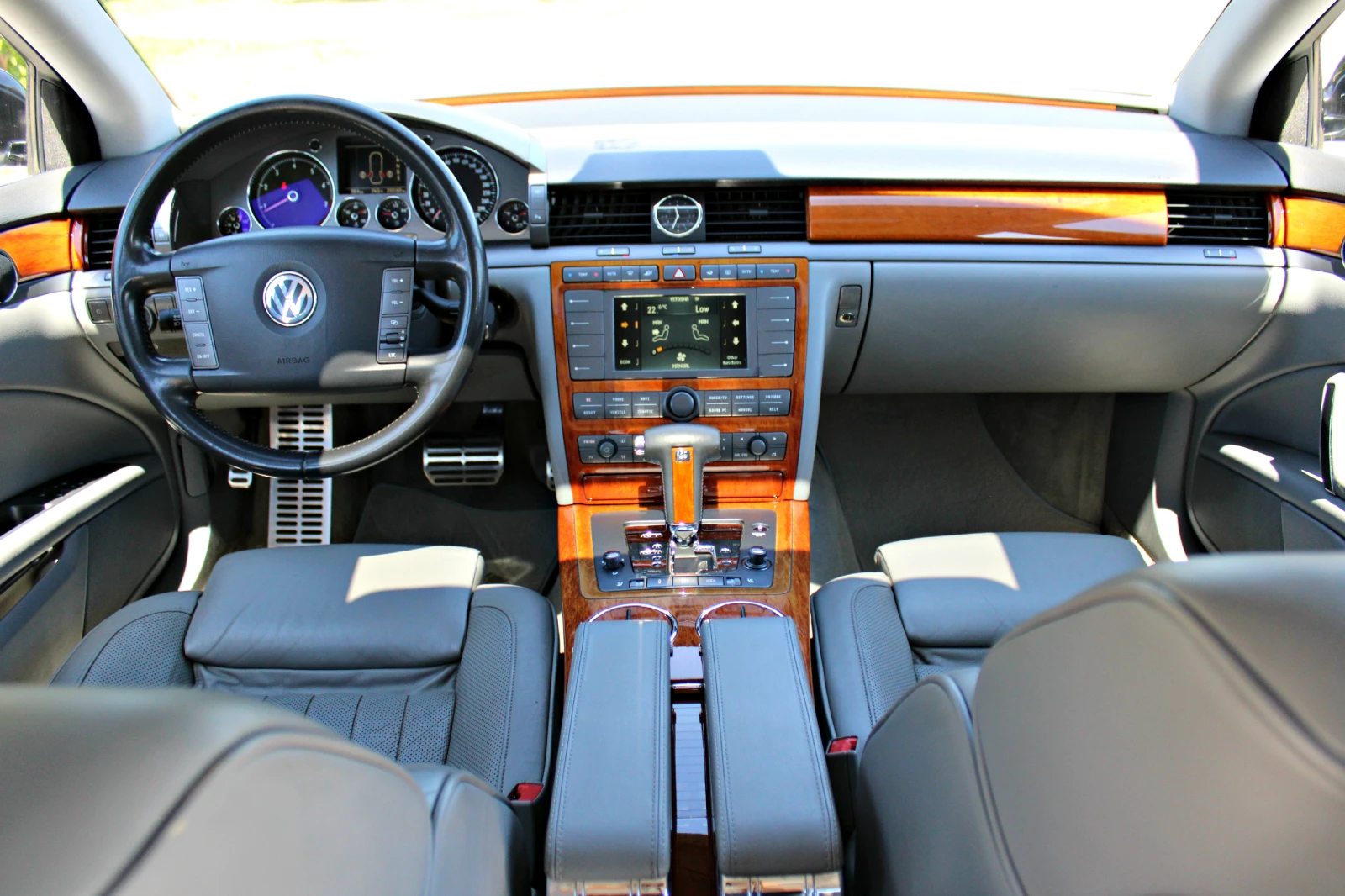 VW Phaeton 4.2 V8 Long EXCLUSIVE Швейцария , снимка 11 - Автомобили и джипове - 54972042