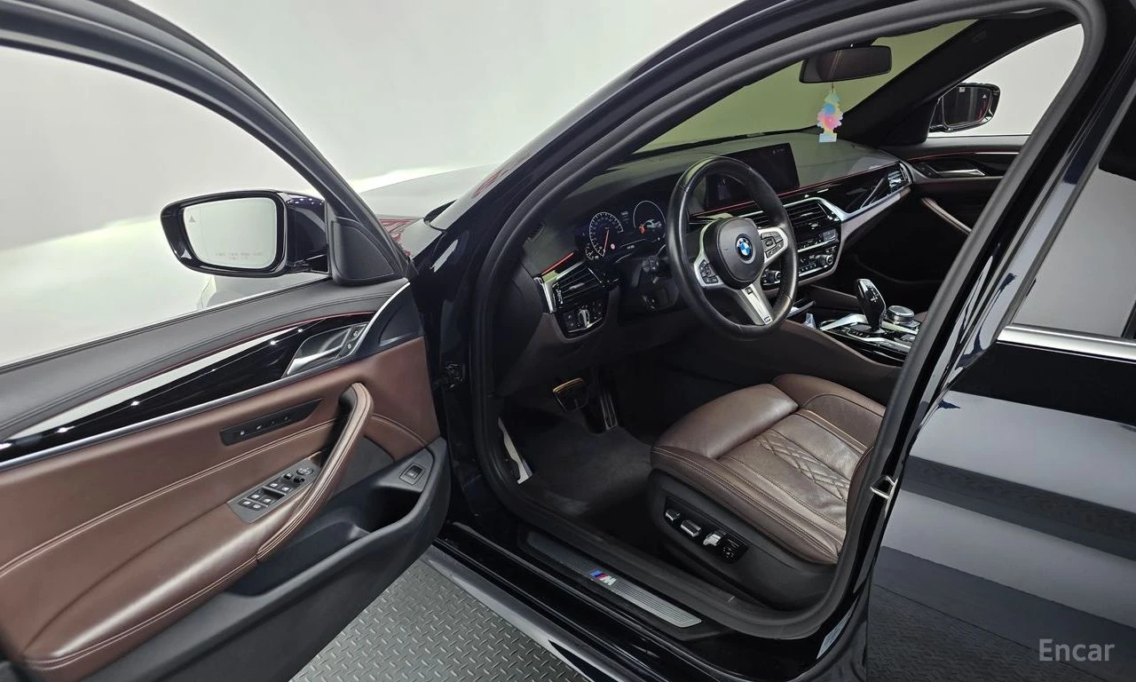 BMW 530 ОБДУХВАНЕ * 360 КАМЕРА * АВТОКРЕДИТ * HEAD-UP, снимка 16 - Автомобили и джипове - 55234062