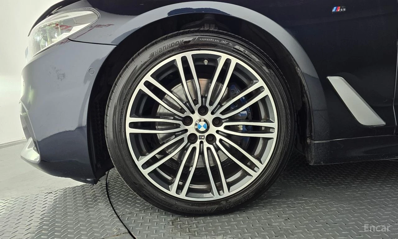 BMW 530 ОБДУХВАНЕ * 360 КАМЕРА * АВТОКРЕДИТ * HEAD-UP, снимка 6 - Автомобили и джипове - 55234062