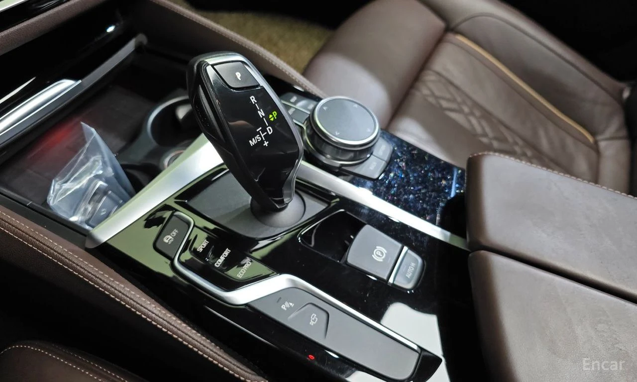BMW 530 ОБДУХВАНЕ * 360 КАМЕРА * АВТОКРЕДИТ * HEAD-UP, снимка 13 - Автомобили и джипове - 55234062