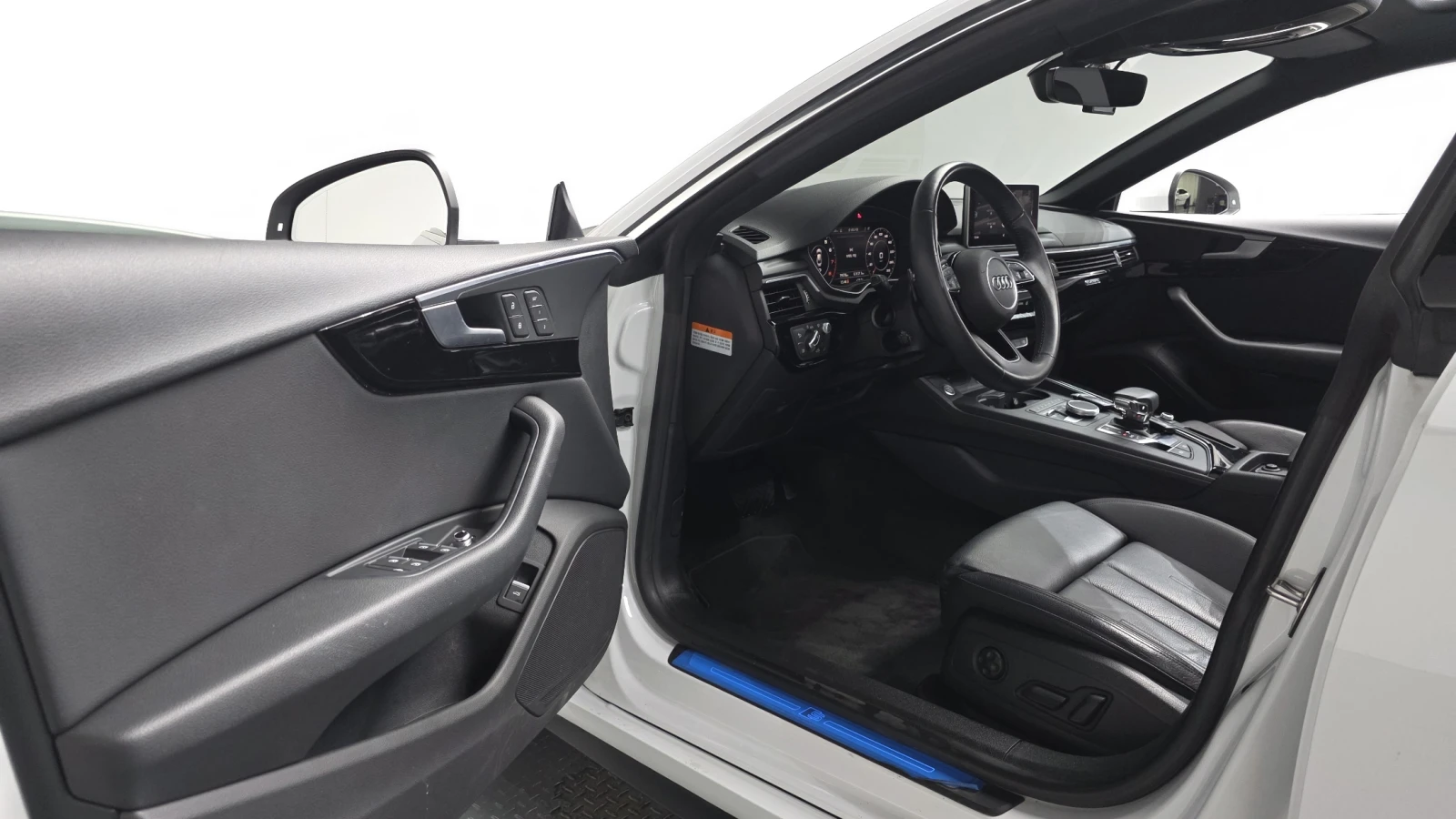 Audi A5 2020* LED* DIS* HUD* ПОДГРЕВ* КАМЕРА* СОБСТВЕН ЛИЗ, снимка 9 - Автомобили и джипове - 56180352
