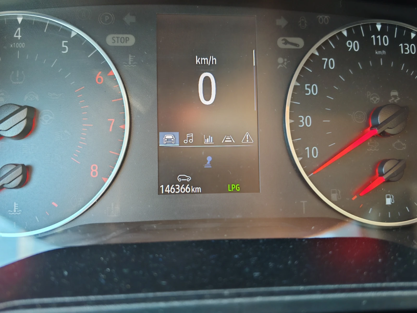 Renault Clio 1.0TCe EcoG ГАЗ нов двигател, снимка 11 - Автомобили и джипове - 56251989