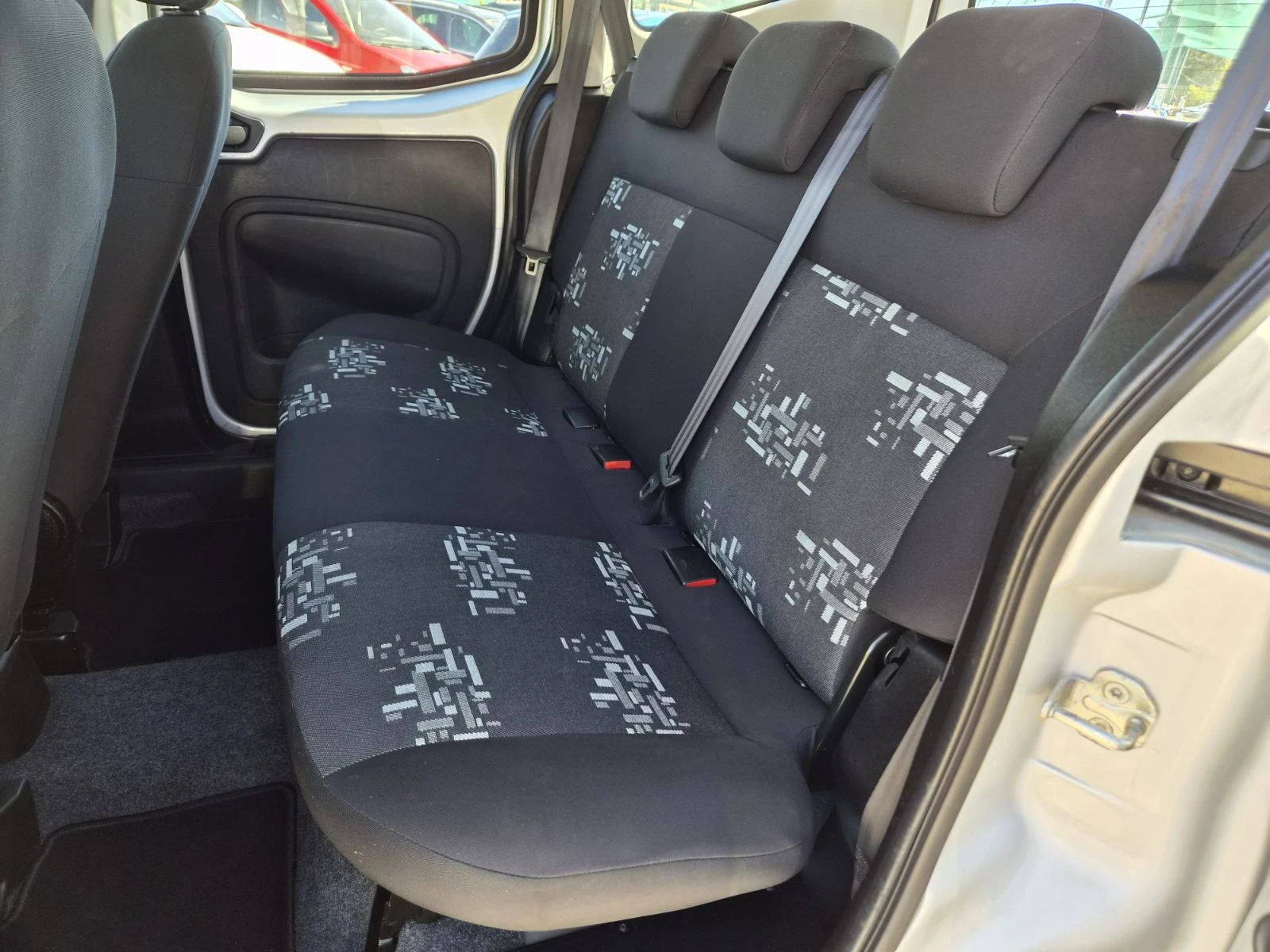 Fiat Qubo 1.4i-СЕДАЛКОВО-NATURAL POWER, снимка 13 - Автомобили и джипове - 56338381