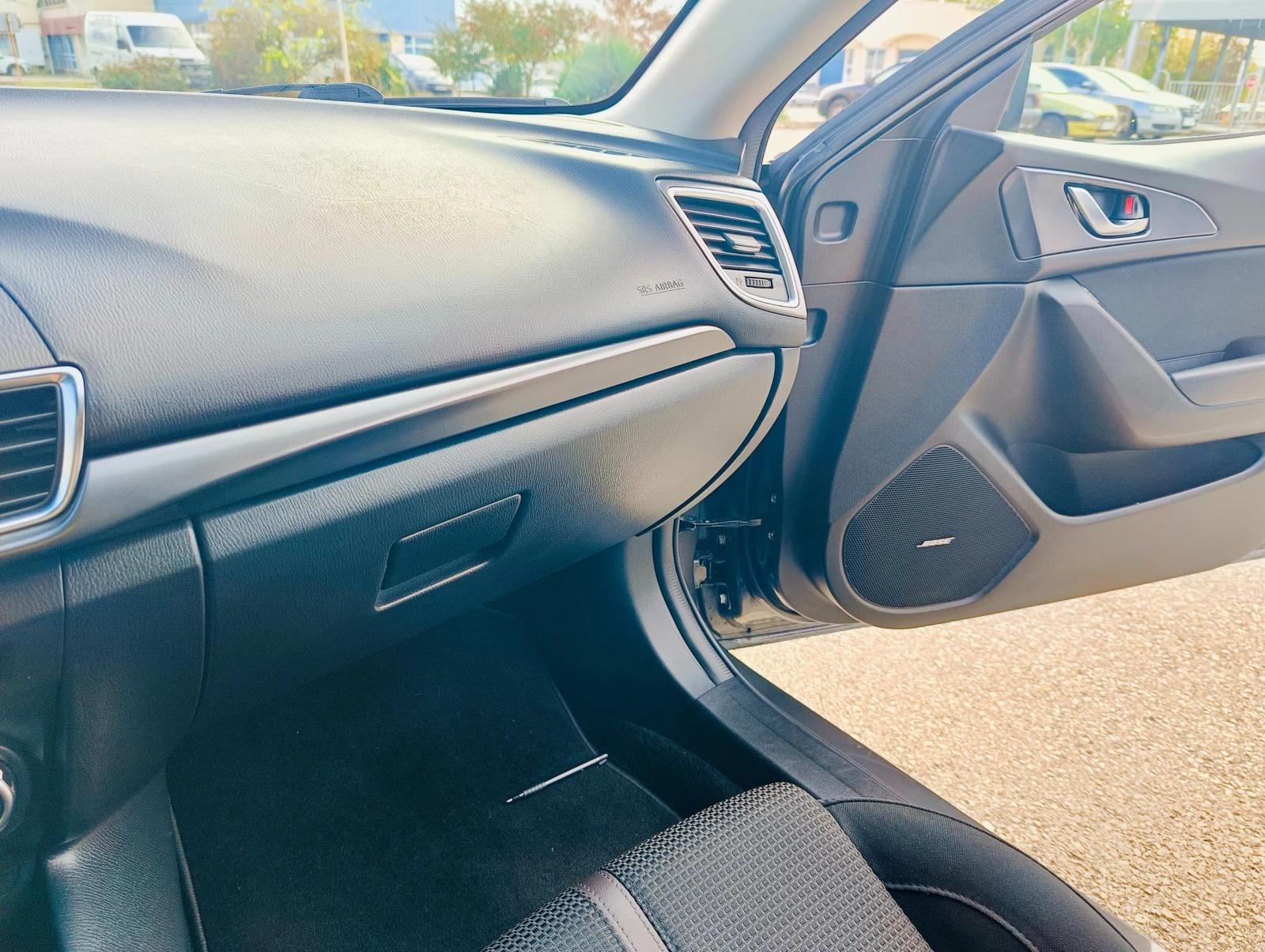 Mazda 3, снимка 8 - Автомобили и джипове - 56729584