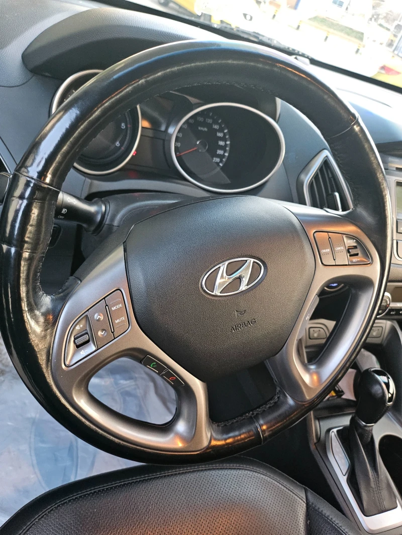 Hyundai Tucson 2.0 EVGT, снимка 8 - Автомобили и джипове - 52393682
