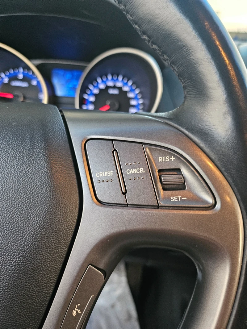 Hyundai Tucson 2.0 EVGT, снимка 11 - Автомобили и джипове - 52393682