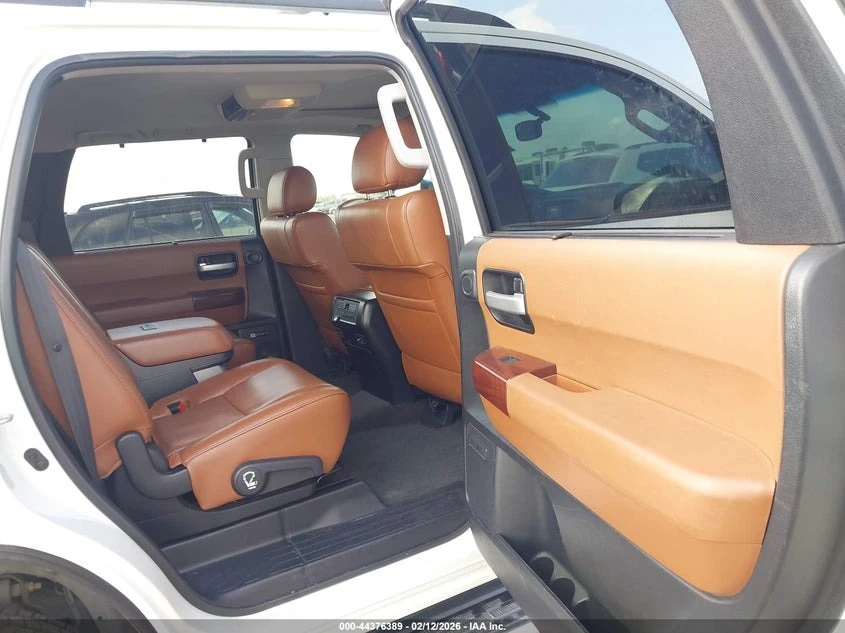 Toyota Sequoia 5.7 V8 * * PLATINUM * * CARFAX * * АВТО КРЕДИТ * *, снимка 9 - Автомобили и джипове - 53838230