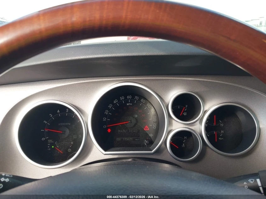 Toyota Sequoia 5.7 V8 * * PLATINUM * * CARFAX * * АВТО КРЕДИТ * *, снимка 8 - Автомобили и джипове - 53838230