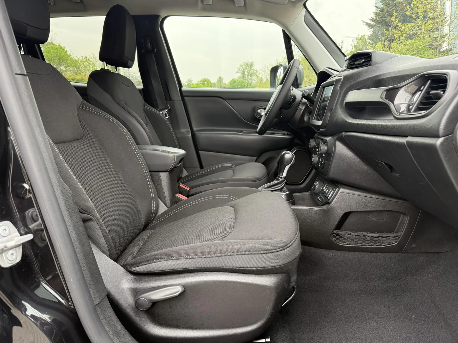 Jeep Renegade 4xe Plug-In Hybrid Limited 4x4, снимка 15 - Автомобили и джипове - 54580173