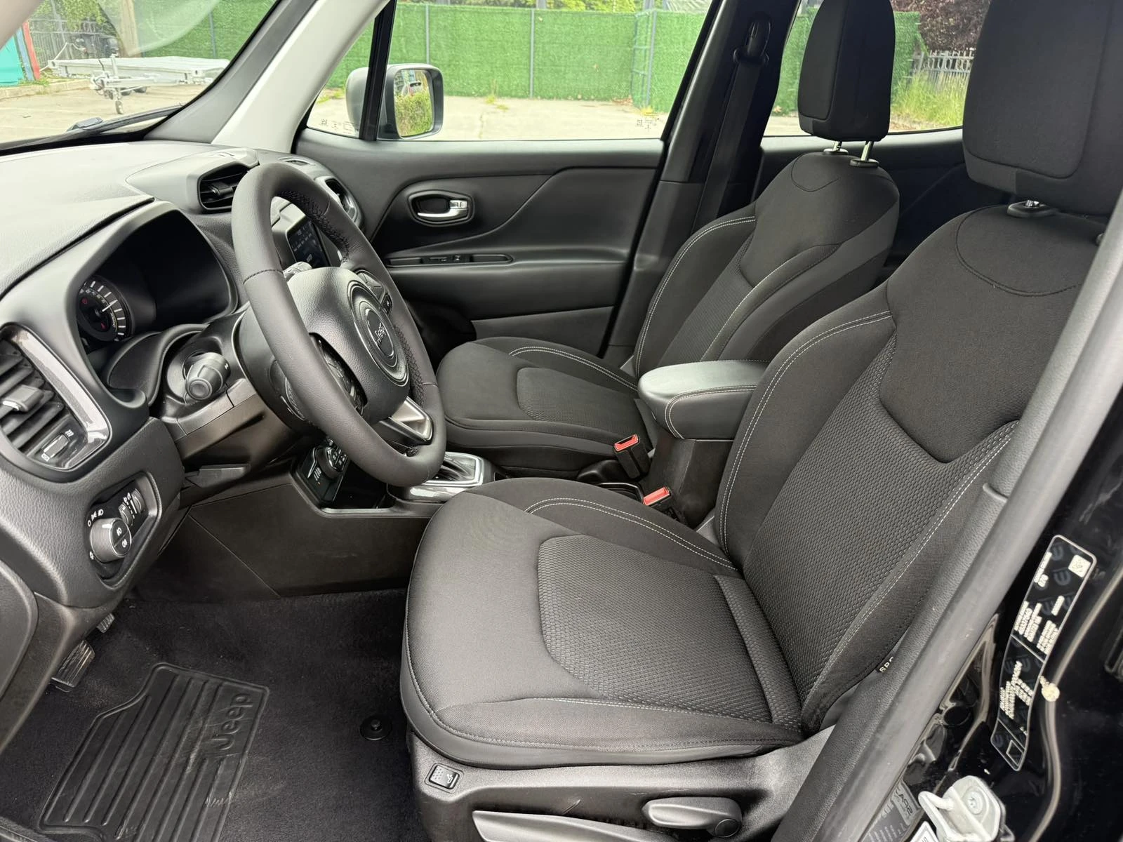 Jeep Renegade 4xe Plug-In Hybrid Limited 4x4, снимка 10 - Автомобили и джипове - 54580173