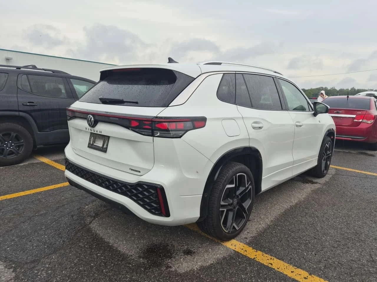 VW Tiguan * HIGHLINE R LINE * Един собственик * Без инцидент, снимка 3 - Автомобили и джипове - 55538825
