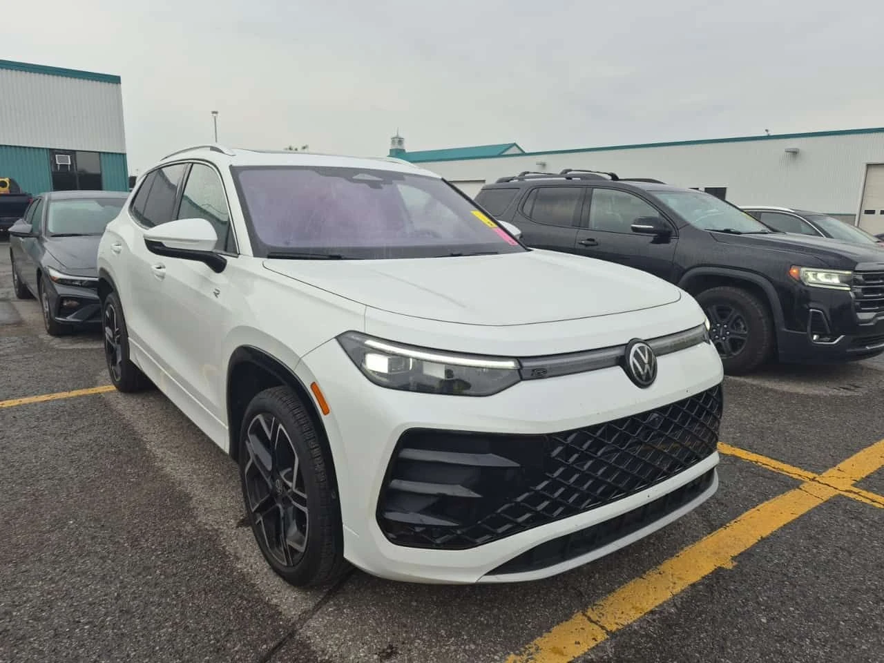 VW Tiguan * HIGHLINE R LINE * Един собственик * Без инцидент, снимка 2 - Автомобили и джипове - 55538825