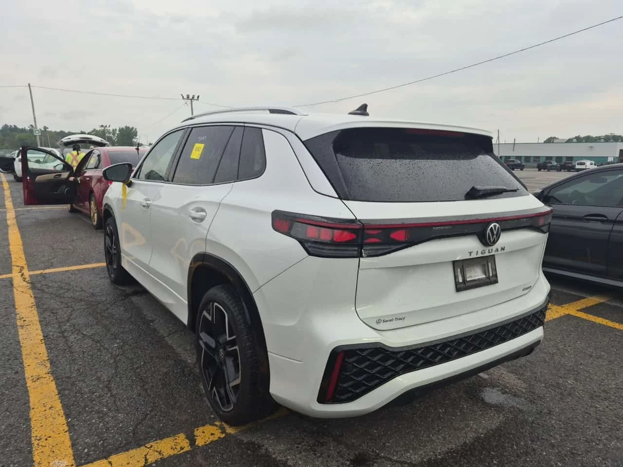 VW Tiguan * HIGHLINE R LINE * Един собственик * Без инцидент, снимка 4 - Автомобили и джипове - 55538825