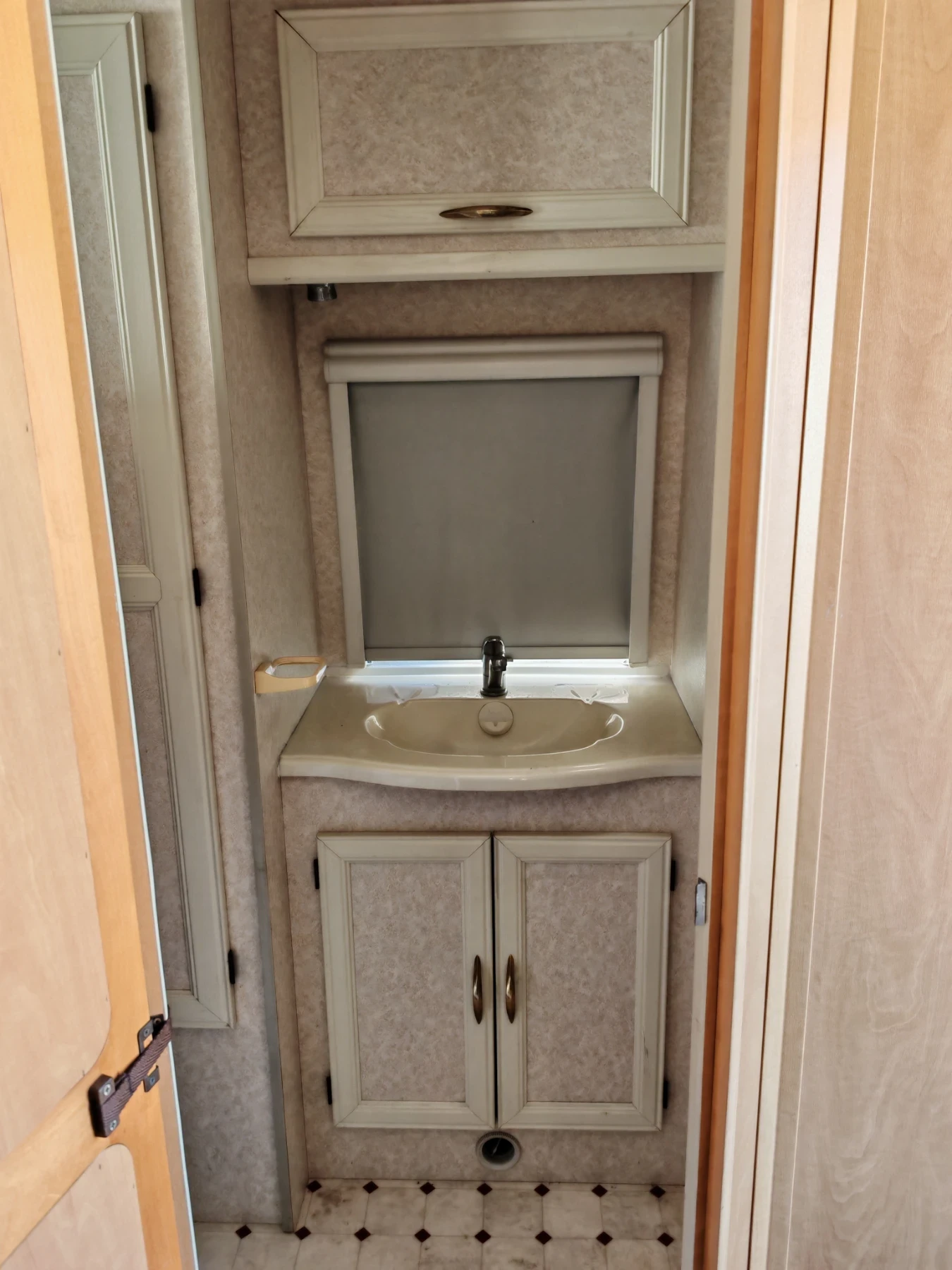 �������� Bailey Reyngar | Mobile.bg � ����������� 17