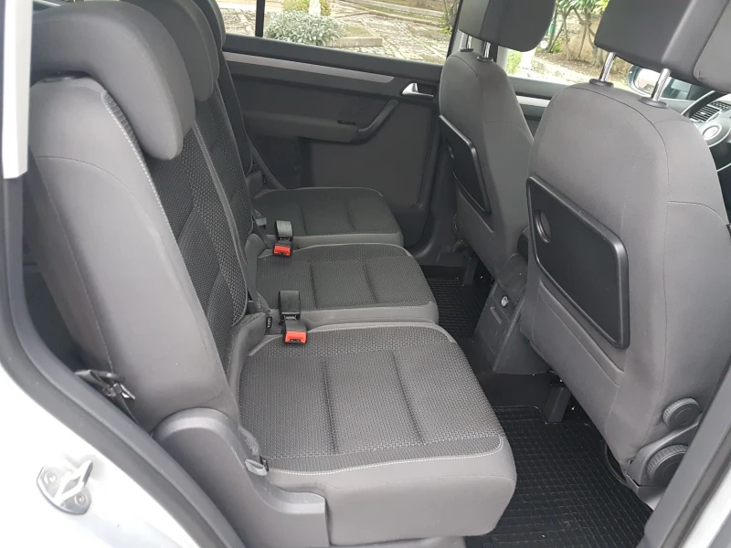 VW Touran 1.6TDI 7места, снимка 13 - Автомобили и джипове - 51977900