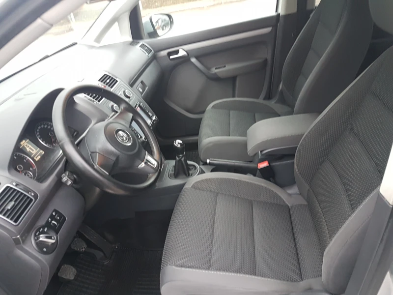 VW Touran 1.6TDI 7места, снимка 10 - Автомобили и джипове - 51977900