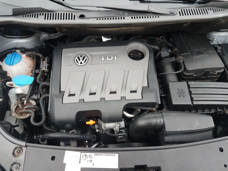 VW Touran 1.6TDI 7места, снимка 15 - Автомобили и джипове - 51977900