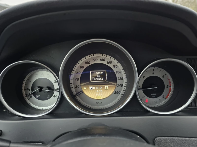 Mercedes-Benz C 250 CDI 204к.с AMG 4MATIC , снимка 17 - Автомобили и джипове - 52859267
