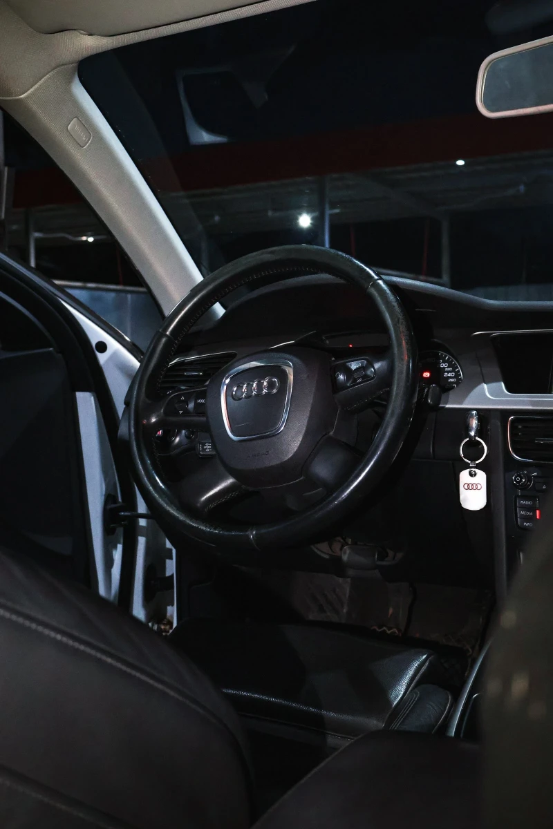 Audi A4 2.0TDI SLine, снимка 11 - Автомобили и джипове - 53283891