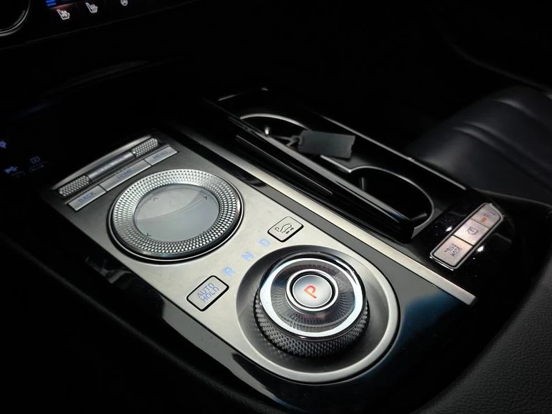 Genesis G80 2.5 Automatic, снимка 12 - Автомобили и джипове - 55599026