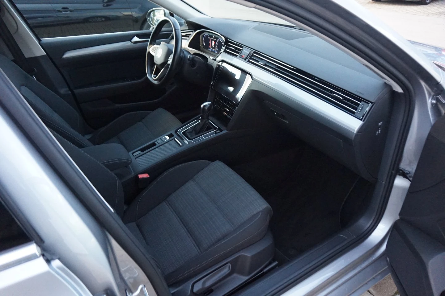 VW Passat Business 2.0 TDI SCR DSG - изображение 6