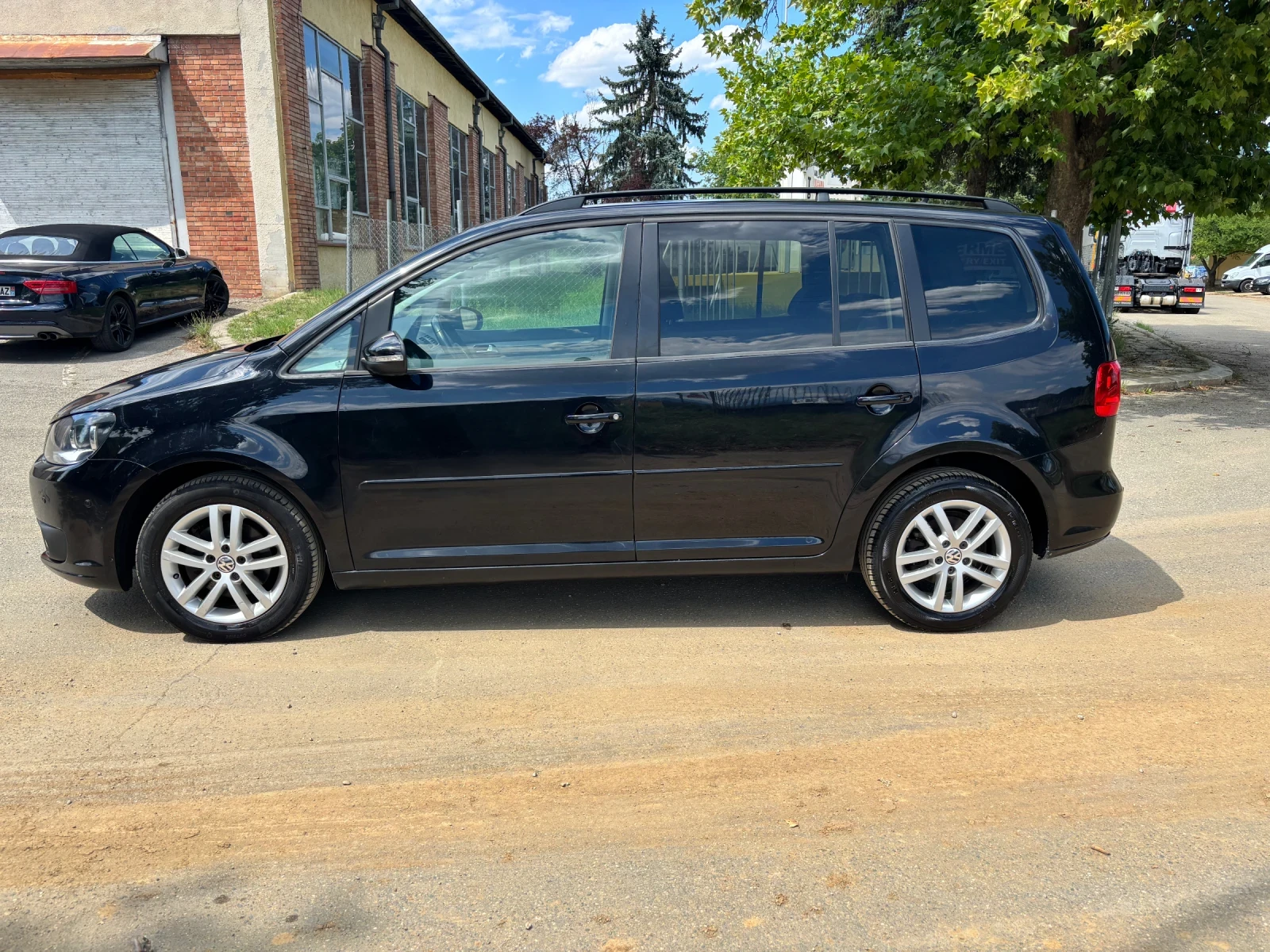 VW Touran 1.6 TDI 7-места - изображение 5