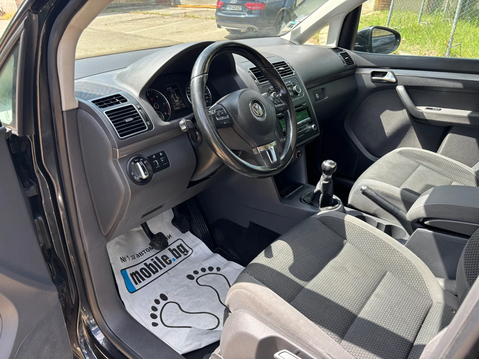 VW Touran 1.6 TDI 7-места - изображение 9