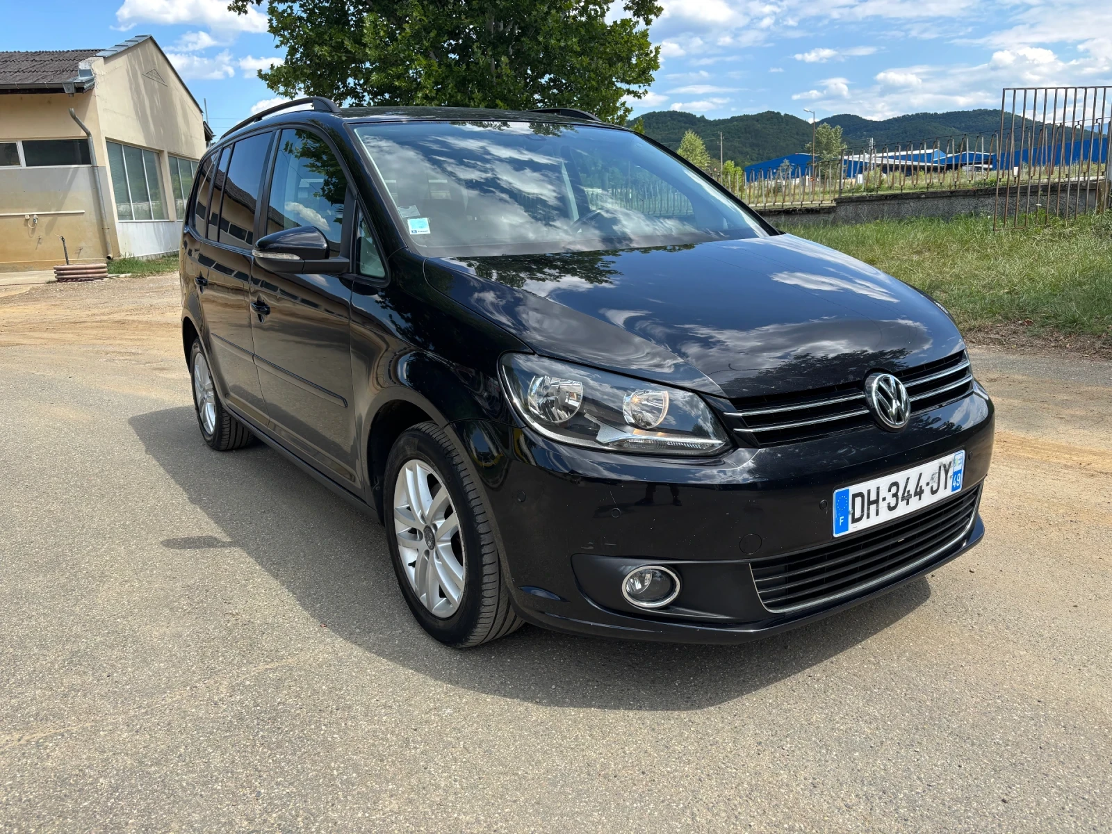 VW Touran 1.6 TDI 7-места - изображение 3