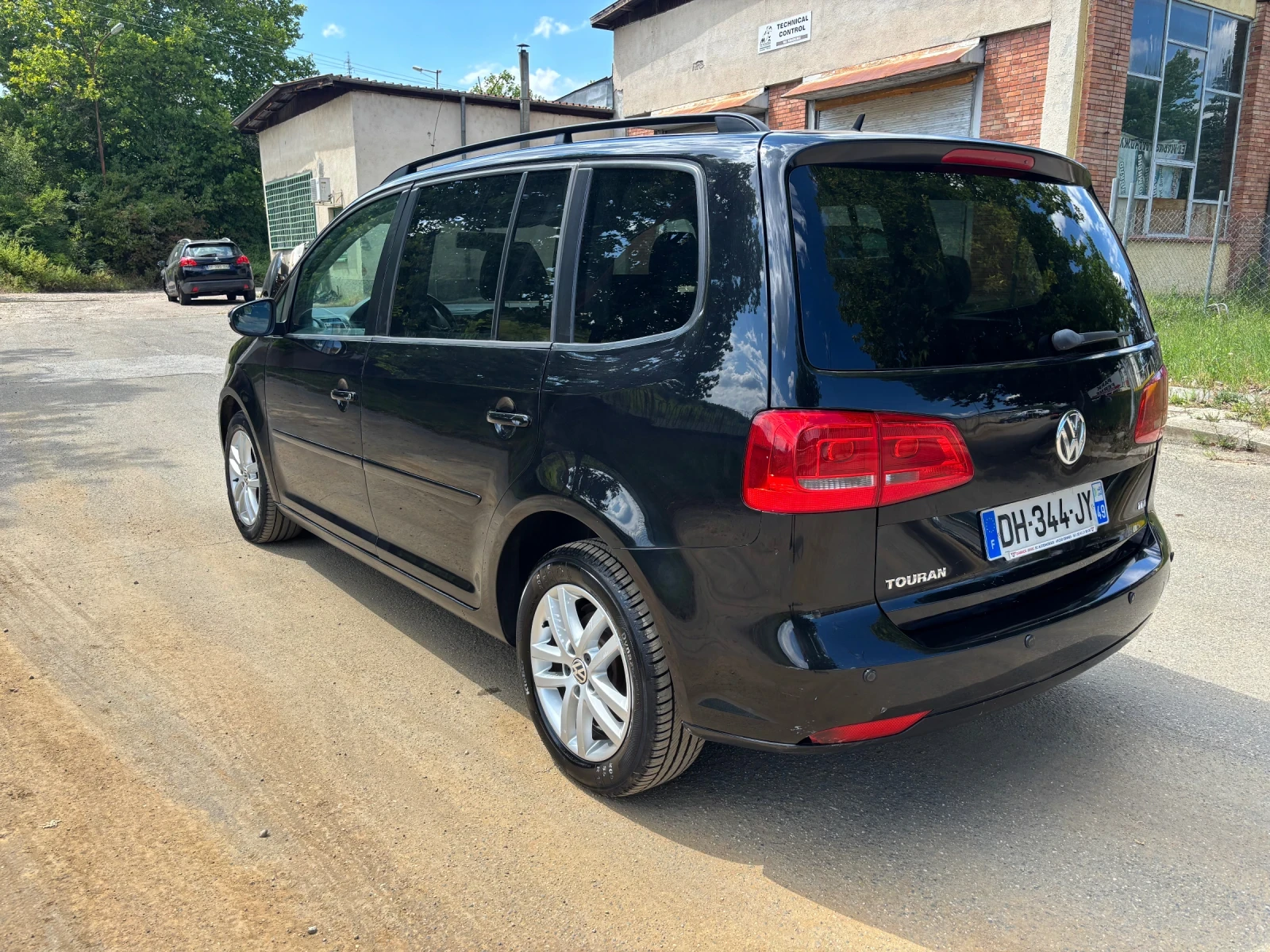 VW Touran 1.6 TDI 7-места - изображение 8